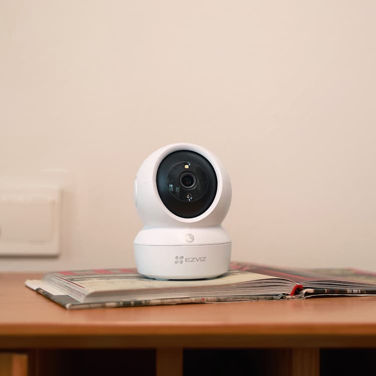EZVIZ H6c Pro en un interior, imagen 2